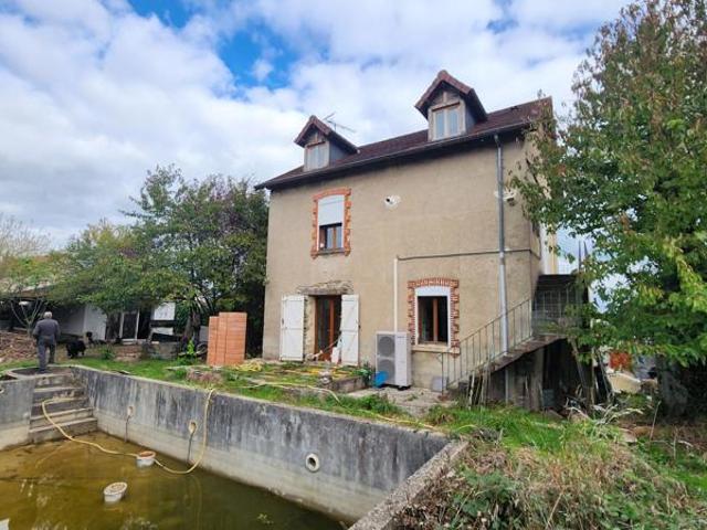 Maison T4 avec dépendance habitable de 37: idéal pour télétravail, location ou logement d'appoint