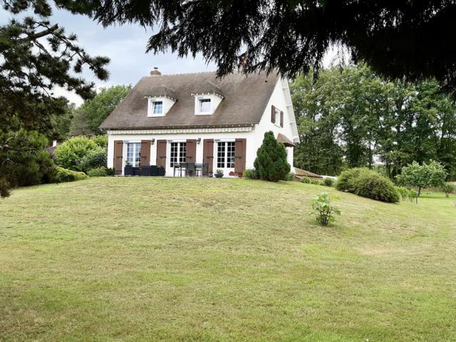 Maison T4 avec piscine sur un terrain de 3204 m2 + garage