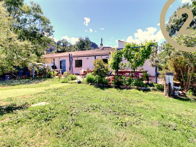 VENTE EN EXCLUSIVITE ROQUEBRUNE SUR ARGENS Maison T4 avec piscine, terrain plat de 2700m2