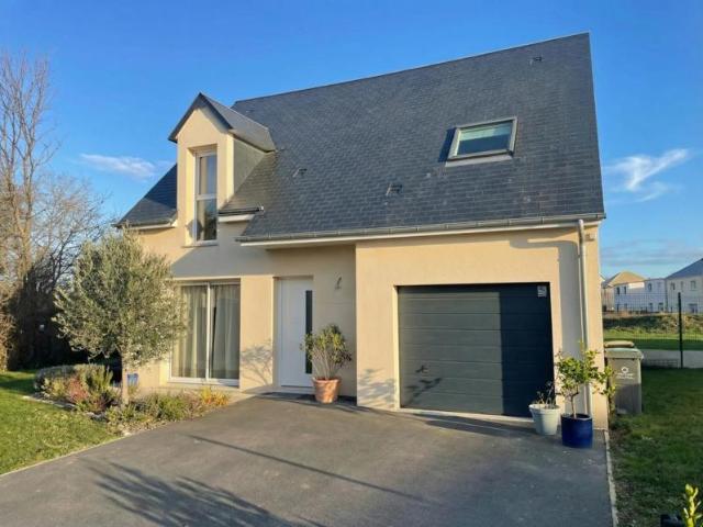 Maison 4 pièces de 115 m2 proche mer Hermanville sur Mer