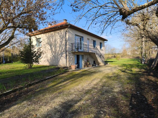 Maison T4 de 75 m2 avec garage et grand terrain plat de 2300