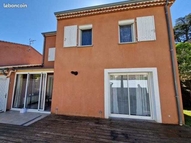 Maison T4 de 82m², 3 chambres + garage sur terrain clos de 400m²