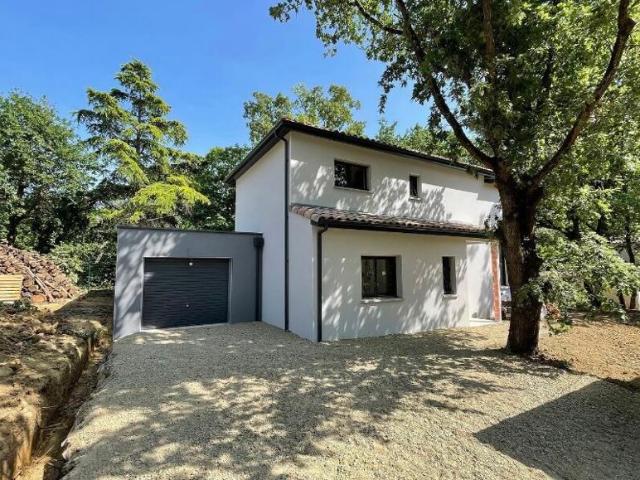 Maison T4 à étage de 95 m2 habitable avec garage 15 m2 sur la commune de BAZIEGE !