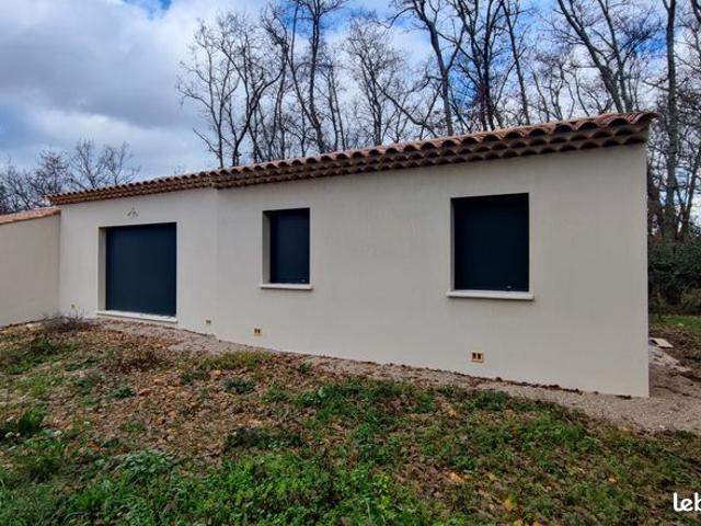 Maison T4 de plain pied avec garage à Néoules