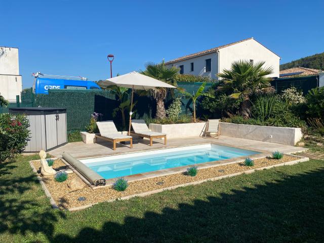 Maison T4 de plain pied avec jardin et piscine