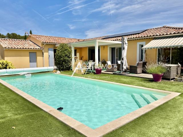 Maison T4 de plain pied avec piscine et garage