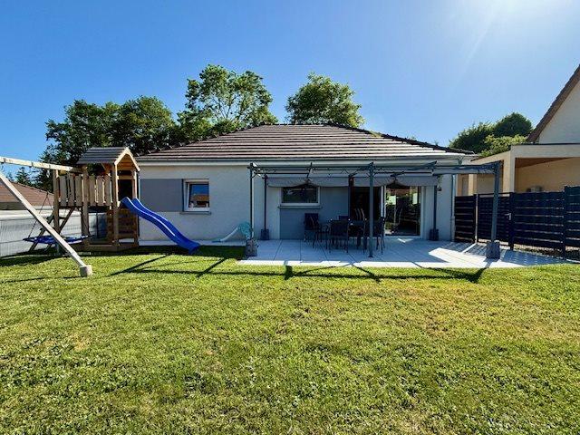 Maison T4 de plain pied sur terrain plat et clos de 7 ares 101m² Nancray