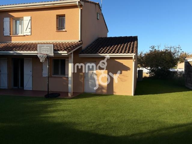Maison T4 d'environ 90 m2 au calme avec 550 m2 de terrain !