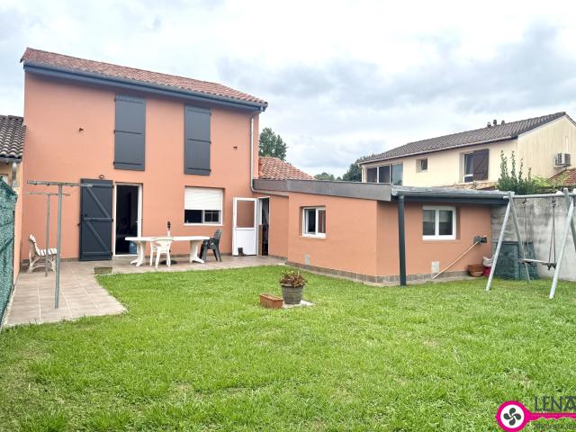 Maison T4 en très bon état, avec terrasses, jardins et garage