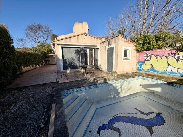 MAISON T4 + HANGARS TRANSFORMÉS EN 3 APPARTS A RENOVER ENTIEREMENT A VENDRE SUR AIX EN PROVENCE