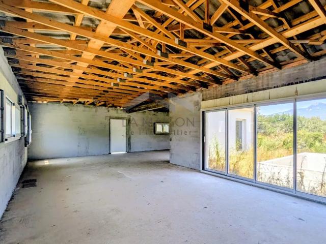Maison T4 neuve à terminer avec piscine – FIGARI