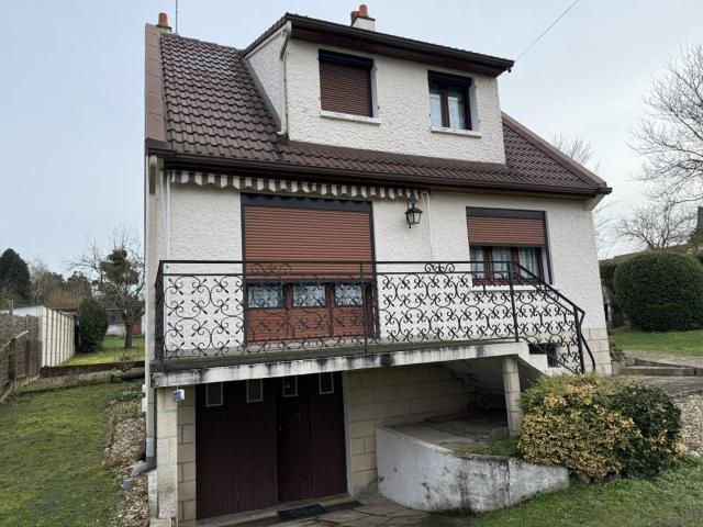 Maison T4 sur sous sol, terrain de 1200 m² avec dépendances