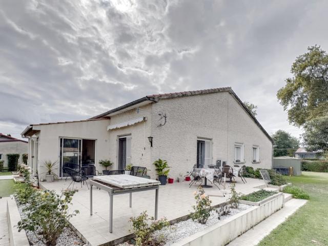 Maison T5/6 138m2 rénovée à Sémalens