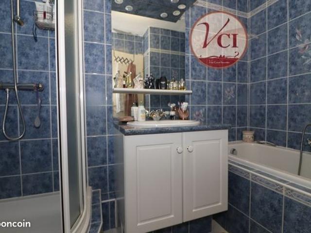 Maison T5 100 m² jardin terrasse véranda jardin clos