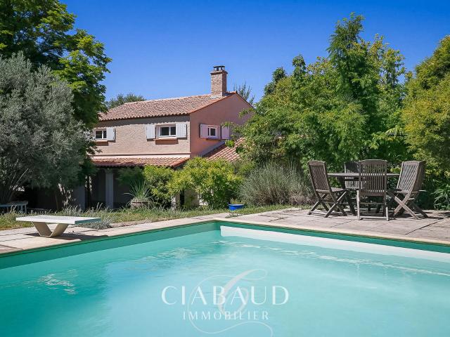 Maison T5 137,69m2 sur un terrain de 1200m2 avec piscine
