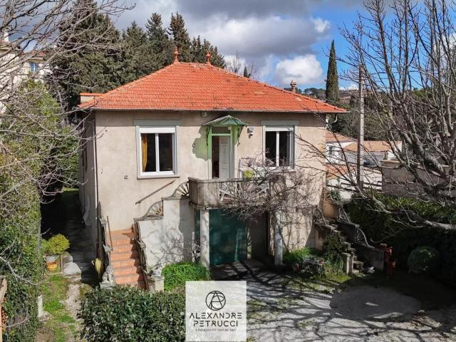 Maison T5 132m² + Terrain 730m² Piscinable Centre Aix en Prov