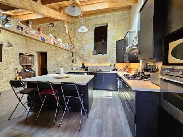 MAISON T5 156m2 AVEC TERRASSE SECTEUR CONDOM