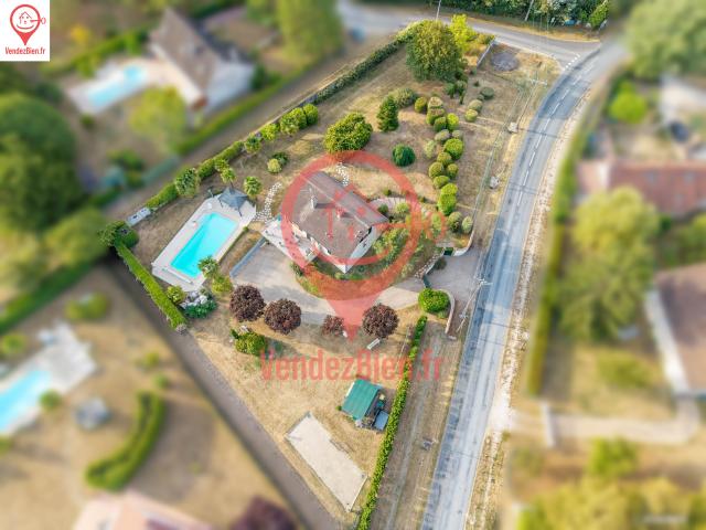 Maison T5 150m2 sur sous sol Terrain 3067m2 Piscine Terrain de pétanque