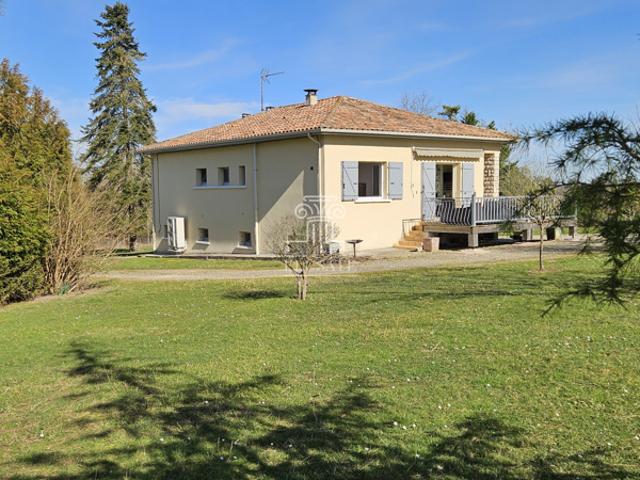 MAISON T5 194M2 EN CAMPAGNE AVEC TERRAIN DE PLUS D'1HA ET