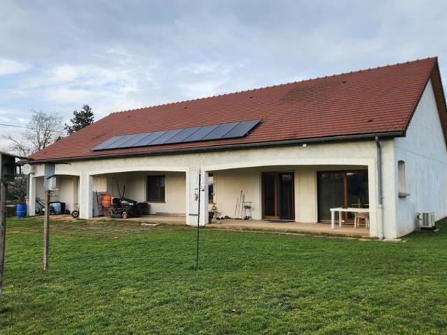 Maison T5 contemporaine aux prestations de qualitées, énergétiquement autonome sur le secteur calme et prisé de Pouilloux