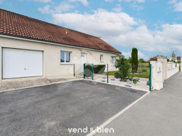 Maison T5, contemporaine de plain pied avec garage sur un te