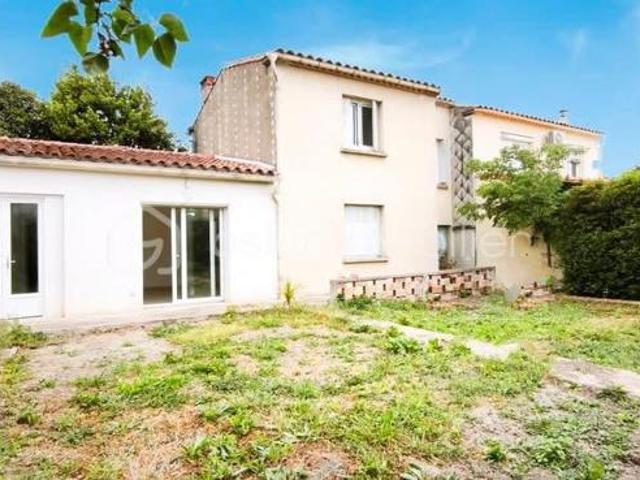 A VENDRE MAISON T5 SUPERFICIE ENVIRON 105 M2 SUR UN TERRAIN DE 333 M2 GARAGE ACTUELLEMENT CONFIGURÉ EN DEUX APPARTEMENTS