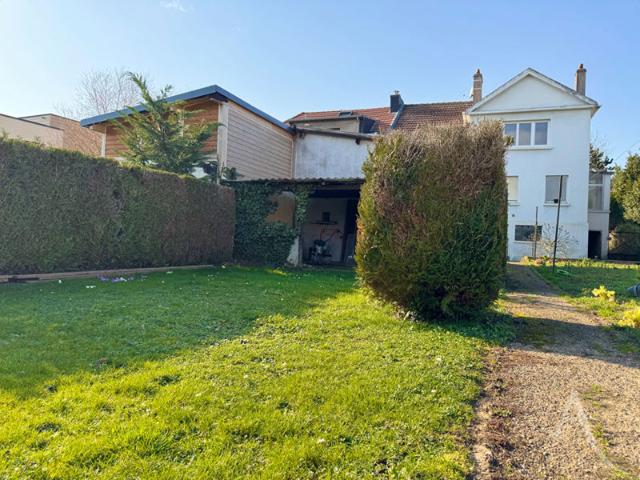 Maison T5 avec jardin et garage à fort potentiel à Guentrange à visiter rapidement