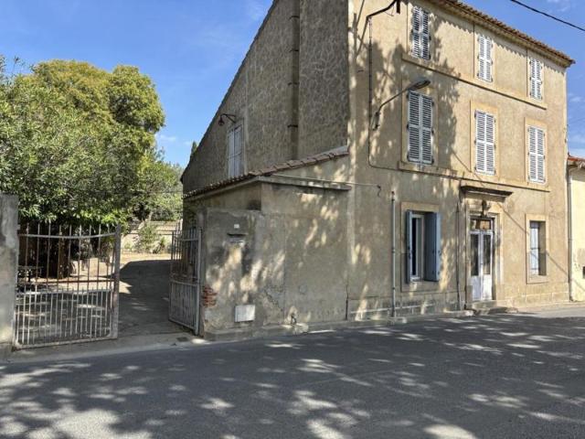 Maison T5 avec jardin et dépendances à façonner à votre imag