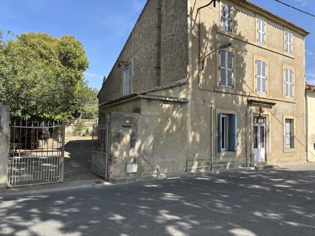 Maison T5 avec jardin et dépendances à façonner à votre imag