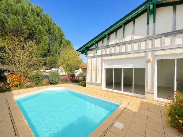 Maison T5 avec piscine à vendre au Golf de Gujan Mestras