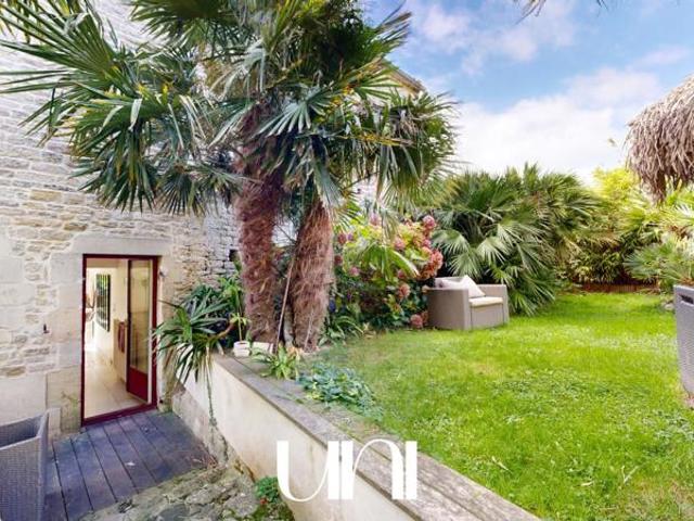 Maison T5 de 134 m2 sur terrain de 353 m2 et dépendances