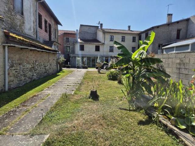 Maison T5 de 134 m² avec dependances et jardin de