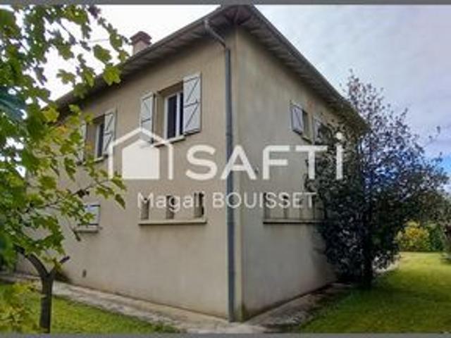 Maison T5 de 140m², 4 chambres, balcon traversant et vue dégagée, un garage de plus de 35m², jardin de 1100m²