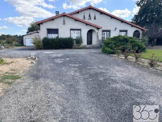 maison T5 de 154 m2 Avec double garage sur parc de 3925m2