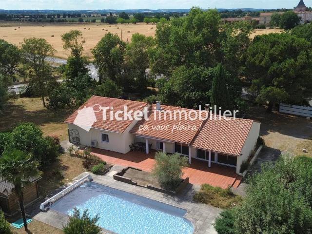 Maison T5 De 160m2, Annexe T3 De 60m2, Terrain De 3533m2, Pi. 160m² Larra