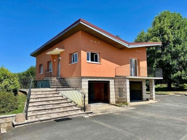Maison T5 de 95 M2 sur sous sol avec 11 ares 90 de terrain