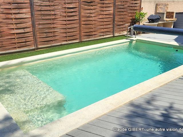Maison T5 de plain pied avec piscine, garage sur une parcell