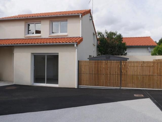 Maison T5 en très bon état 3 chambres avec Jardin CHOLET