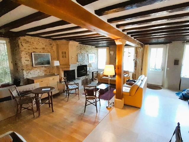 Maison T5 LA CELLE LES BORDES à louer