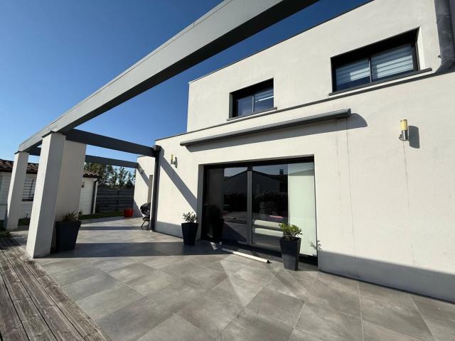 MAISON T5 MODERNE AVEC DEPENDANCE