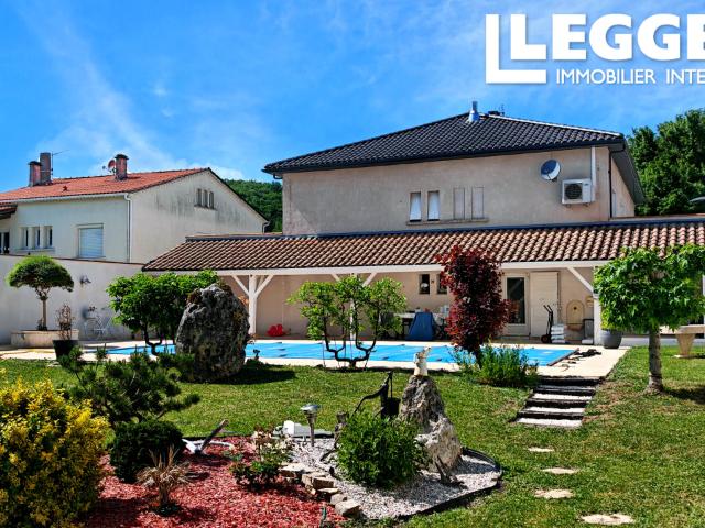 Villa rénovée avec goût, piscine chauffée et jardin paysager