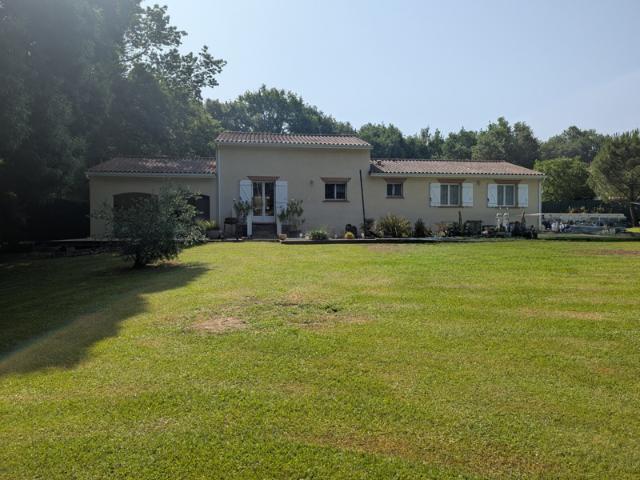 Maison T6 144 m2 Terrain 2400m2 à Sainte Foy de Peyrolières