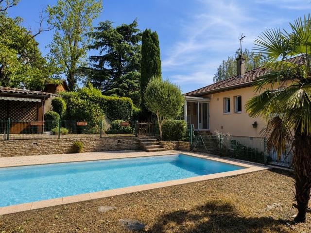 Maison T6 au grand calme avec piscine