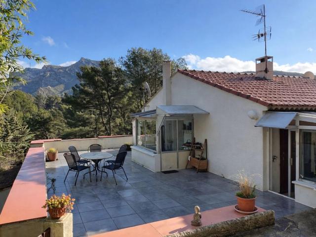 Maison T6 avec 2 logements indépendants Saint Pierre les Aubag
