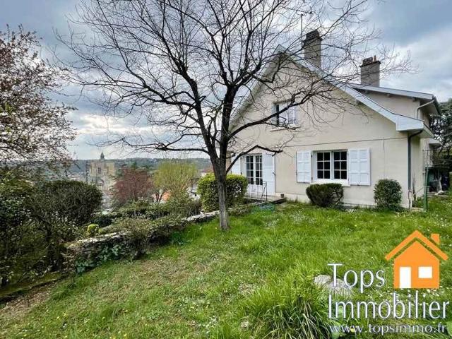 Maison T6 avec garage et terrain, superbe vue, proche commer. 172m² Villefranche de Rouergue
