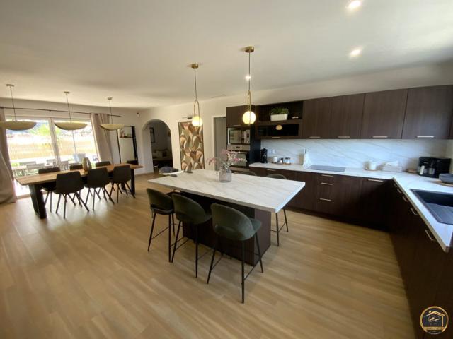 MAISON T6 AVEC JARDIN ET GRAND SOUS SOL PROCHE GINESTAS