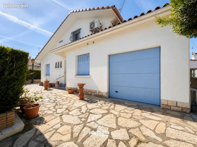 Maison T6 de 102 m2 avec jardin, véranda, garage, piscine et accès indépendant