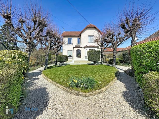 Maison T6 de 130 m2 avec garage sur 766 m2 de terrain
