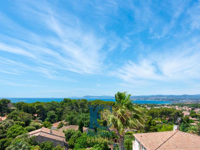 Maison T6 de 285 m2 secteur du Brusc, splendide vue mer