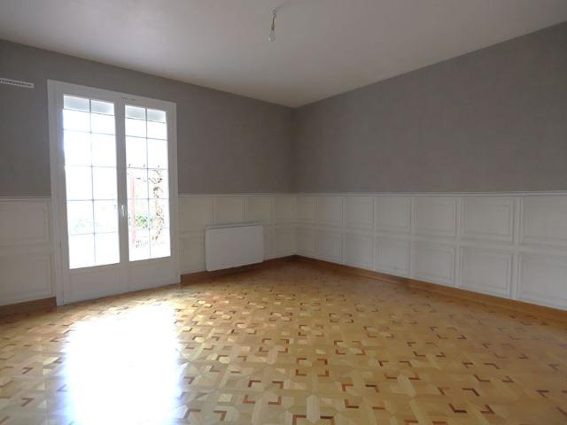 Maison T6 LES MESNULS à louer